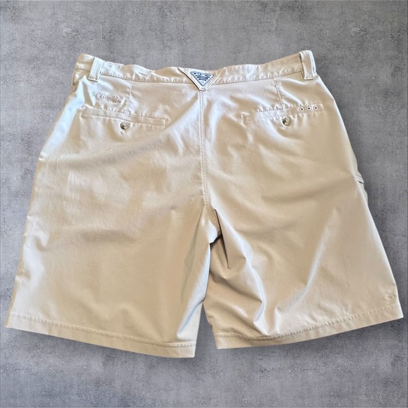Columbia PFG Shorts Mens 38x10" Chino Flat Front Khaki Wicking Zip Pocket Logo - Picture 9 of 10